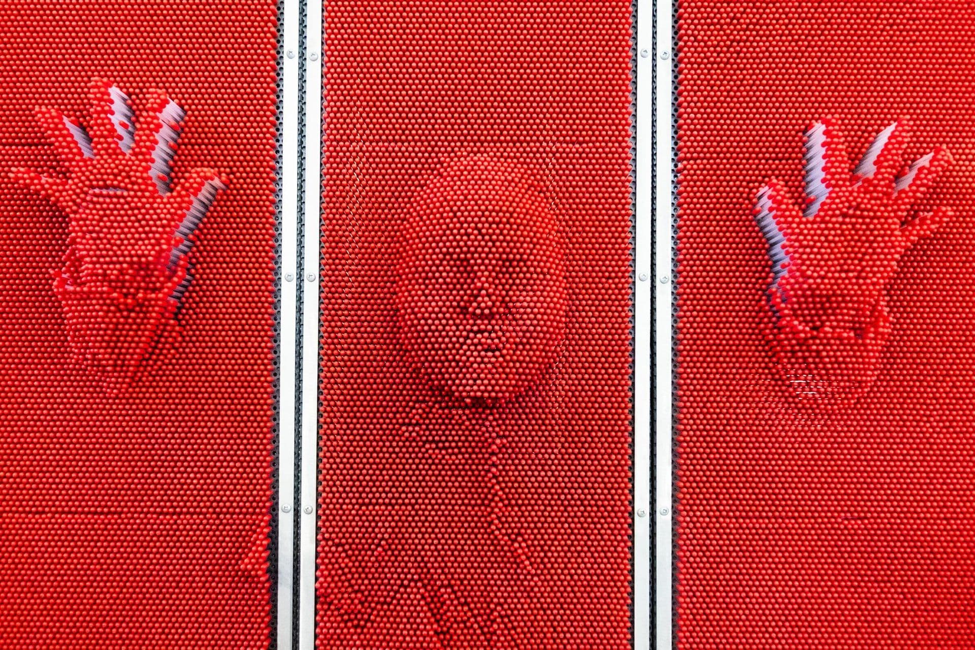 Pared de clavos itinerancia.jpg